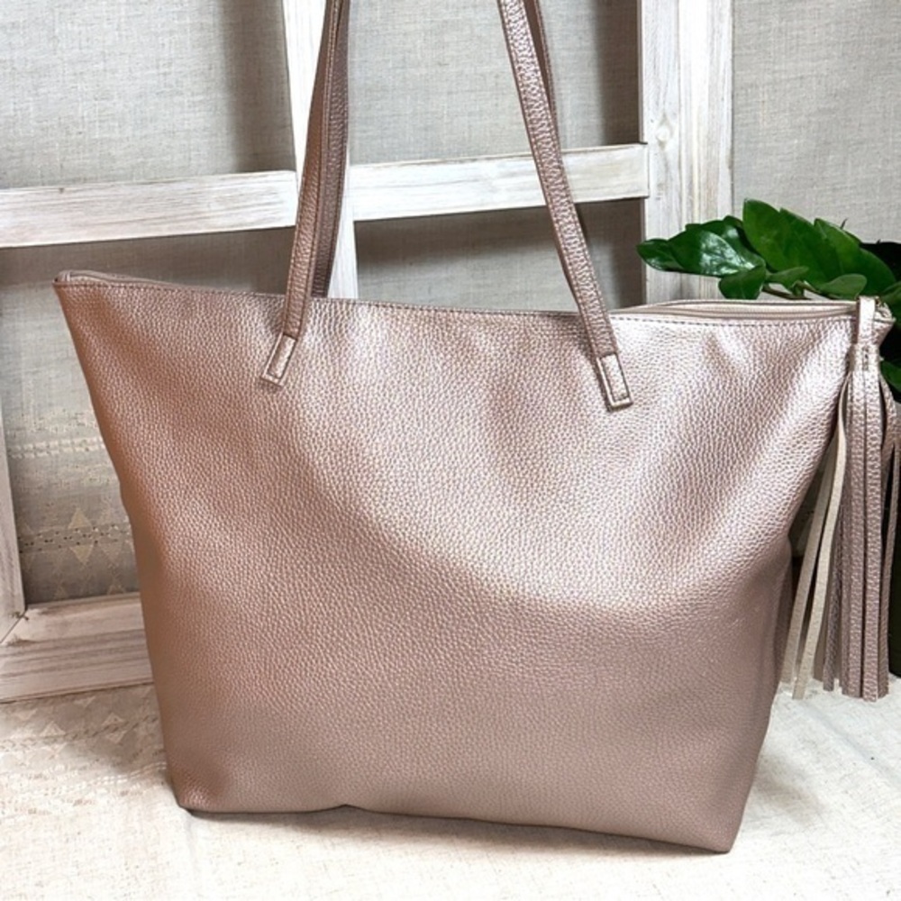 Pinkish/purple metallic tone tote bag. Never used. Excellent condition.
